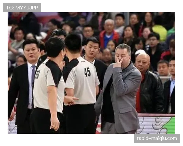 铲球规则中关于犯规判定及裁判尺度的关键标准解析 铲球规则中关于犯规判定及裁判尺度的关键标准解析
